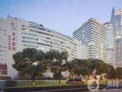 假體隆胸vs抽脂豐胸：六家醫(yī)院告訴你哪個(gè)更安全！北京、上海都有