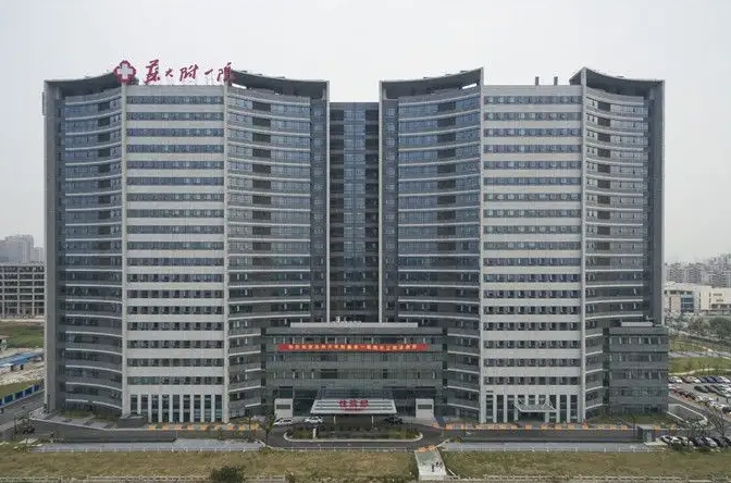 蘇州口腔科公立醫(yī)院排名：蘇大附屬醫(yī)院、市人民醫(yī)院等，這些醫(yī)院技術(shù)實(shí)力更